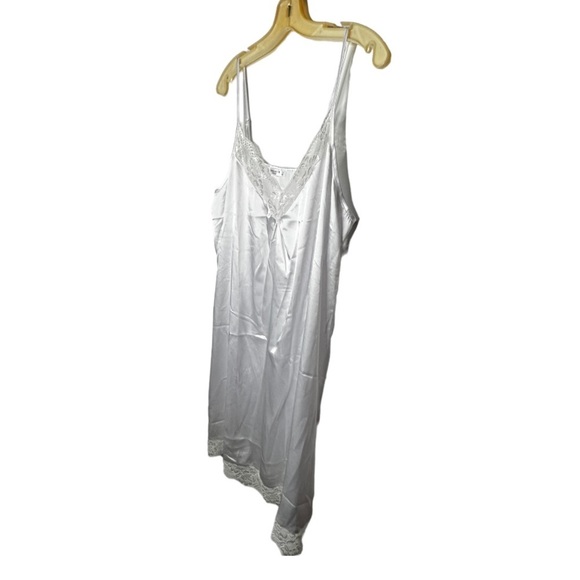 Ekouver White Negligee - Picture 3 of 6